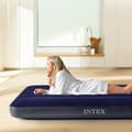 Miniatyrbild 6 av 6: Luftmadrass Intex CLASSIC DOWNY 76 x 25 x 191 cm (6 antal)
