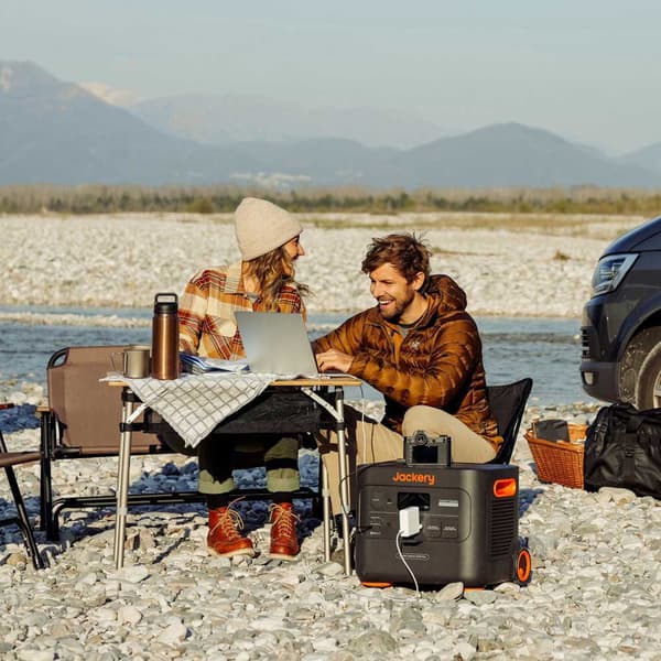 Jackery Kannettava Voimala Explorer 2000 Plus Kirkas