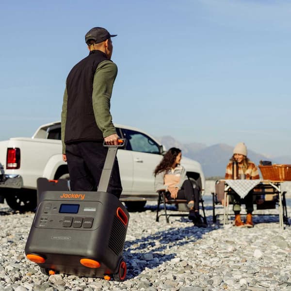 Jackery Kannettava Voimala Explorer 2000 Plus Kirkas