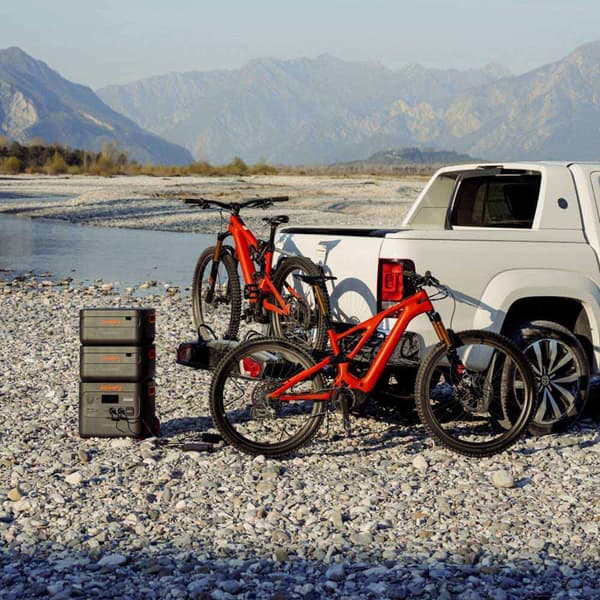 Jackery Kannettava Voimala Explorer 2000 Plus Kirkas
