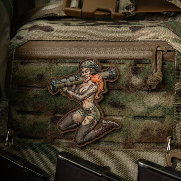 M-Tac Tactical tyttöjen kangasmerkki #10 PVC-tarranauhalla varustettu Skandinavik-pin-up-logo