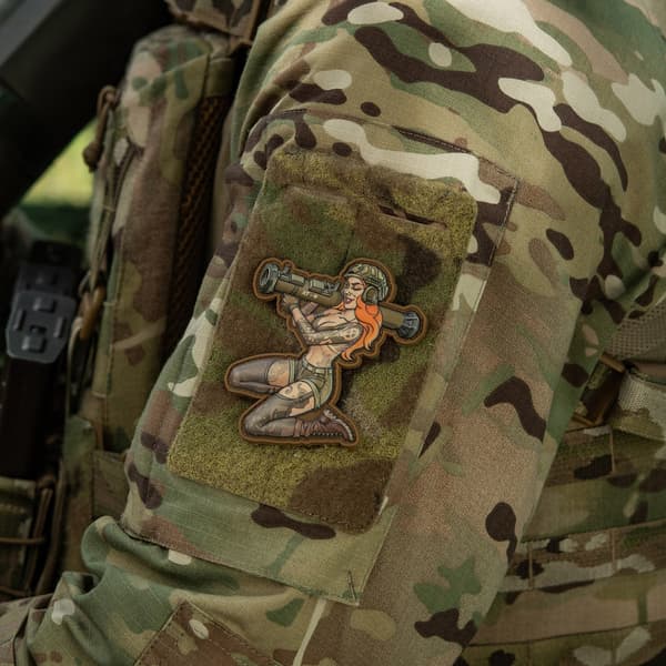 M-Tac Tactical tyttöjen kangasmerkki #10 PVC-tarranauhalla varustettu Skandinavik-pin-up-logo