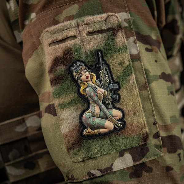 M-Tac Tactical flicka #5 tatueringslapp PVC-emblem kardborreband pin-up M249