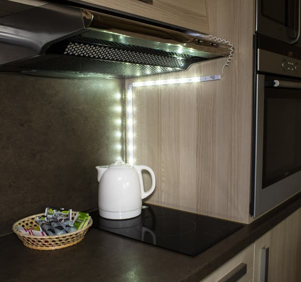 Trådløs LED-stribe med bevægelsessensor og timer - 3 strimler, 18 dioder