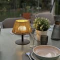 Miniatyrbild 6 av 6: Sladdlös bordslampa - LUMISKY - STANDY MINI RAFFY - H22 cm - Naturlig raffia - Varmvit och vit LED