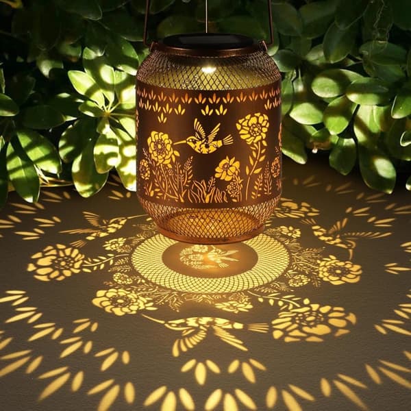 OBOSOE Outdoor Solar Lantern ripustuskoukulla – Aurinkoenergialla toimiva puutarhalamppu Perhonen/Kolibri