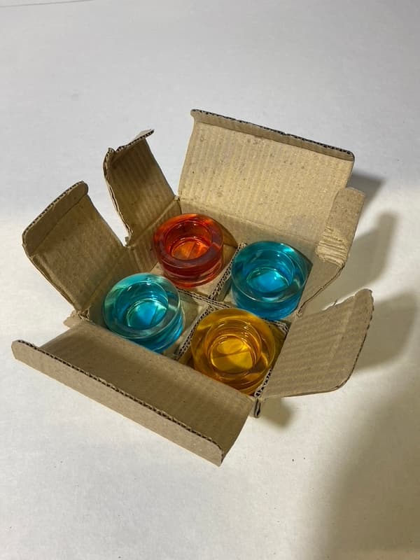 Små söta ljuslyktor 3.5 cm höga i 4 färger 36 pack