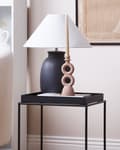 Miniatyrbillede 2 af 7: Lysestager Beige Porcelæn 23 cm Curvy Form Minimalistisk Boho Lysestager Dekoration