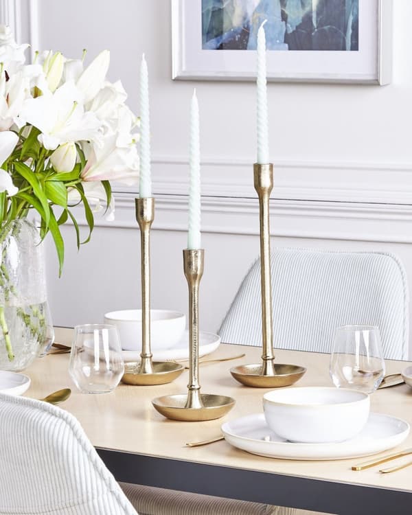 Et sæt med 3 Guld Lysestager med Runde Aluminiumsbund Elegant Glamourøs Stil