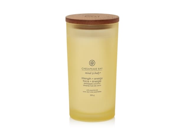 Chesapeake Bay Scented candle with wooden lid - Pineapple Coconut
