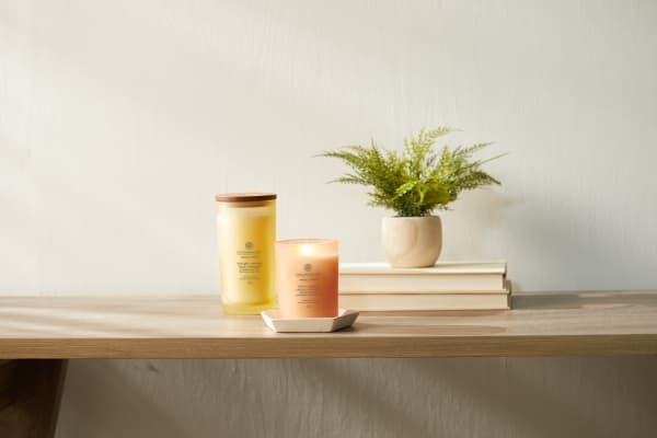 Chesapeake Bay Scented candle with wooden lid - Pineapple Coconut