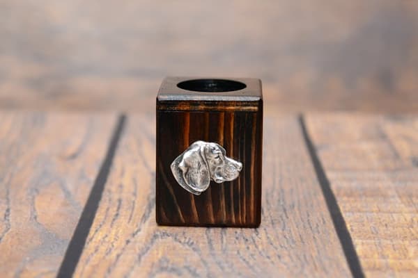 Beagle - träljusstake med en hund, en unik souvenir efter förlusten av en hund, hantverk av Art-Dog