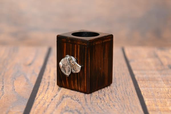Beagle - träljusstake med en hund, en unik souvenir efter förlusten av en hund, hantverk av Art-Dog