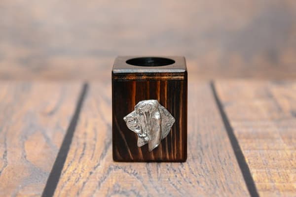 Basset Hound I - træ lysestage med en hund, en unik souvenir efter tabet af en hund, håndværk af Art-Dog