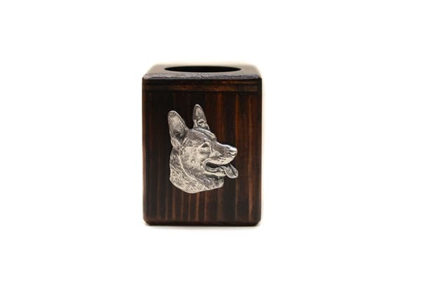 Schæferhund, Alsace - træ lysestage med en hund, en unik souvenir efter tabet af en hund, håndværk af Art-Dog