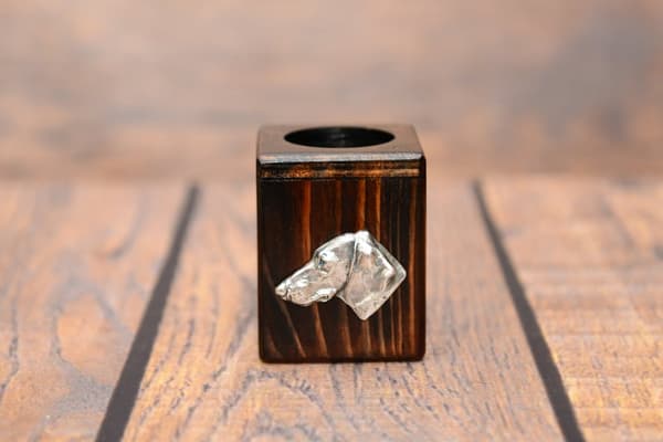 Gravhund I - træ lysestage med en hund, en unik souvenir efter tabet af en hund, håndværk af Art-Dog