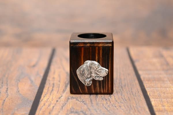 Englanninsetteri, Laverack - puinen kynttilänjalka koiran kanssa, ainutlaatuinen matkamuisto koiran menetyksen jälkeen, Art-Dogin käsityö