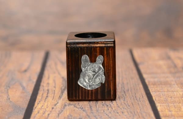 Fransk bulldog I - træ lysestage med en hund, en unik souvenir efter tabet af en hund, håndværk af Art-Dog