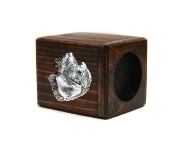 Gravhund II - træ lysestage med en hund, en unik souvenir efter tabet af en hund, håndværk af Art-Dog