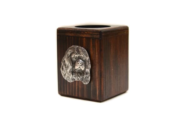 Cavalier King Charles Spaniel - træ lysestage med en hund, en unik souvenir efter tabet af en hund, håndværk af Art-Dog