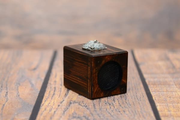 West Highland White Terrier, Westie - träljusstake med en hund, en unik souvenir efter förlusten av en hund, hantverk av Art-Dog