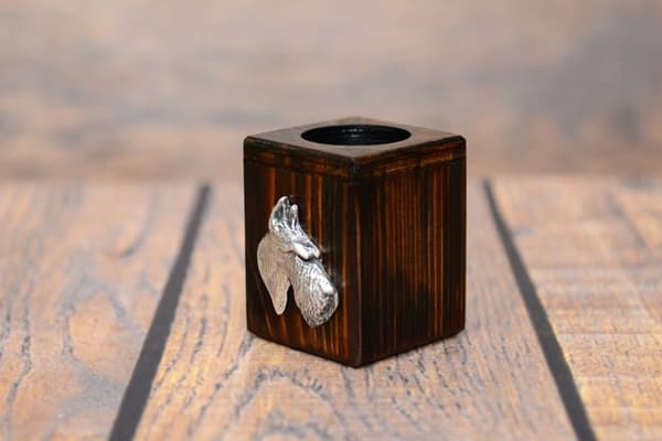 Skotsk terrier, Aberdeen Terrier - træ lysestage med en hund, en unik souvenir efter tabet af en hund, håndværk af Art-Dog