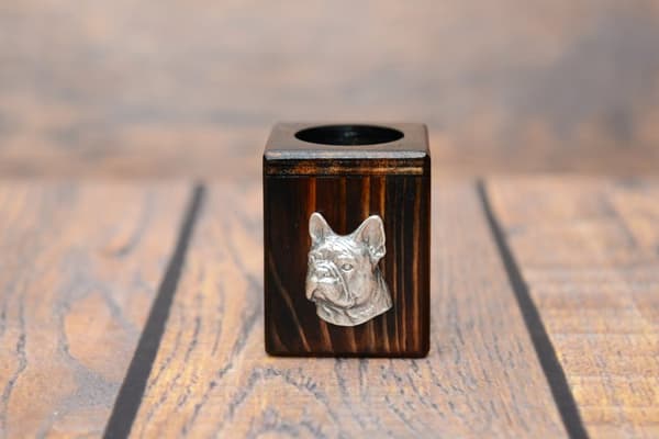 French Bulldog II - træ lysestage med en hund, en unik souvenir efter tabet af en hund, håndværk af Art-Dog
