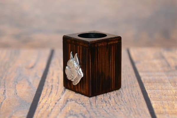 Boxer, Boxer II - træ lysestage med en hund, en unik souvenir efter tabet af en hund, håndværk af Art-Dog