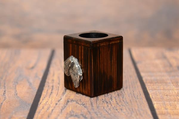 Russian Black Terrier - træ lysestage med en hund, en unik souvenir efter tabet af en hund, håndværk af Art-Dog