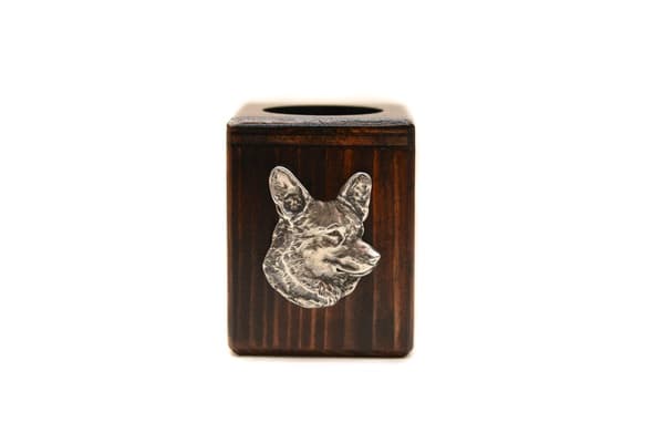 Cardigan Welsh Corgi - træ lysestage med en hund, en unik souvenir efter tabet af en hund, håndværk af Art-Dog