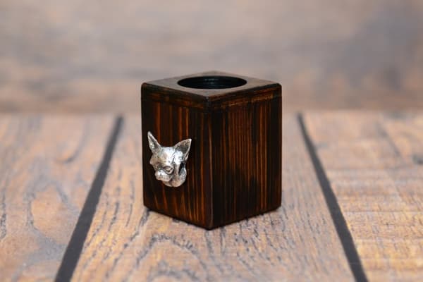 Korthårig Chihuahua - träljusstake med en hund, en unik souvenir efter förlusten av en hund, hantverk av Art-Dog