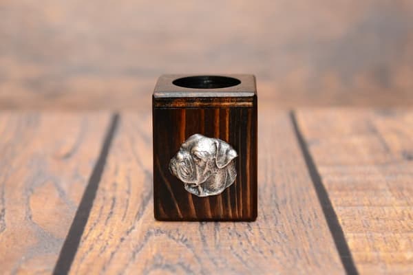 Amerikansk bulldog - träljusstake med en hund, en unik souvenir efter förlusten av en hund, hantverk av Art-Dog