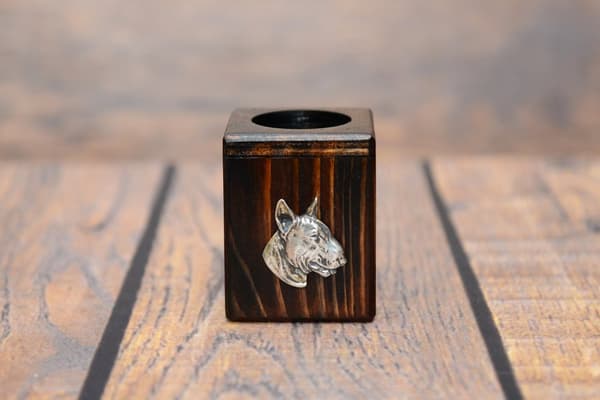 Bullterrieri, Bullterrieri III - puinen kynttilänjalka koiran kanssa, ainutlaatuinen matkamuisto koiran menetyksen jälkeen, Art-Dogin käsityö