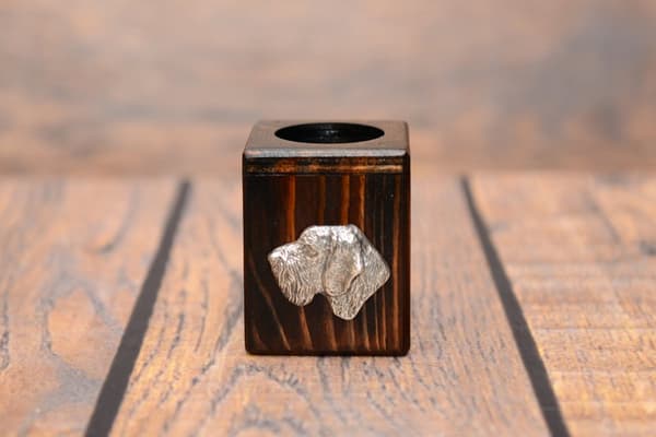 German Wirehaired Pointer, Drahthaar - træ lysestage med en hund, en unik souvenir efter tabet af en hund, håndværk af Art-Dog