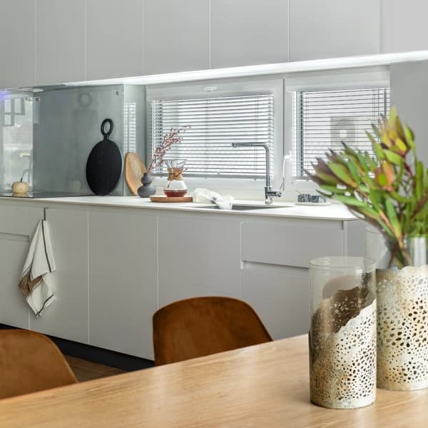 Koristeellinen kynttilänjalka DIMON 13x27 Eurofirany beige läpinäkyvä metallikoriste