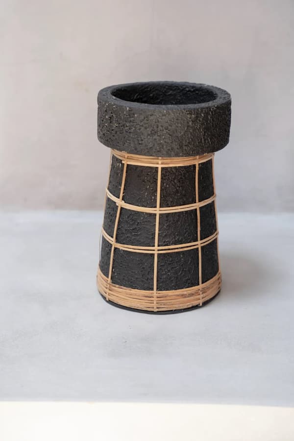 Den Serene Ljusstake - Svart Naturlig - L