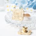 Miniatyrbilde 3 av 5: INF Sommerfuglvoksforseglingsstempel D