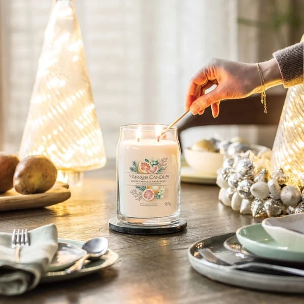 Yankee Candle Signature Large Jar White Spruce & Grapefruit 567g