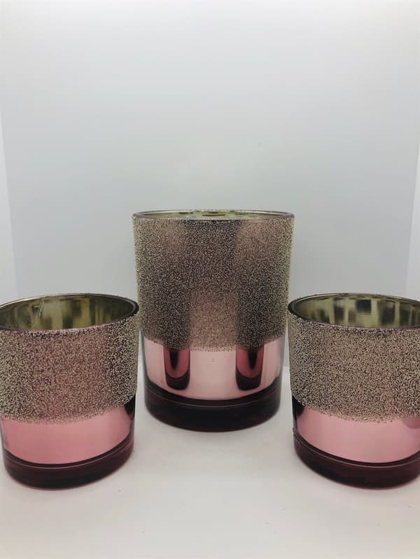 Fyrfads stage med små perler i guld/pink Medium