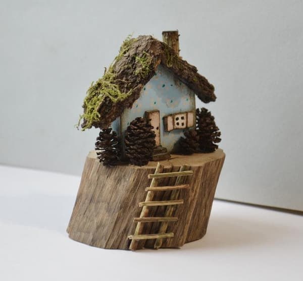 Miniature hus i genbrugstræ - unika