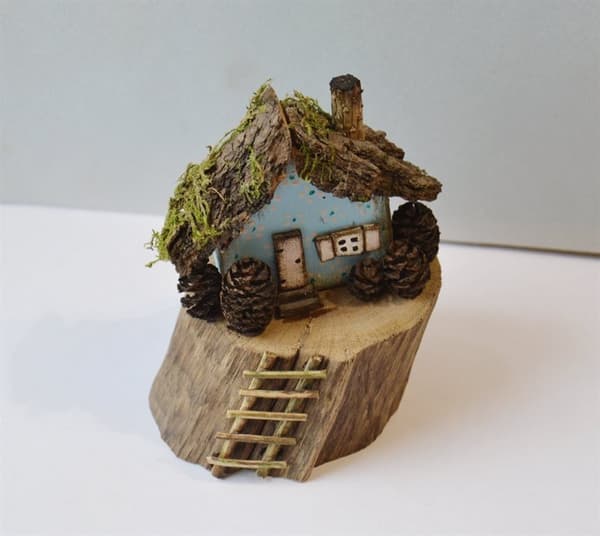 Miniature hus i genbrugstræ - unika