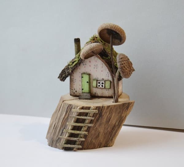 Miniature hus i genbrugstræ - unika