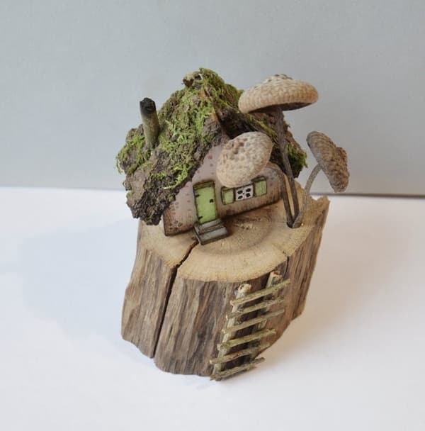 Miniature hus i genbrugstræ - unika