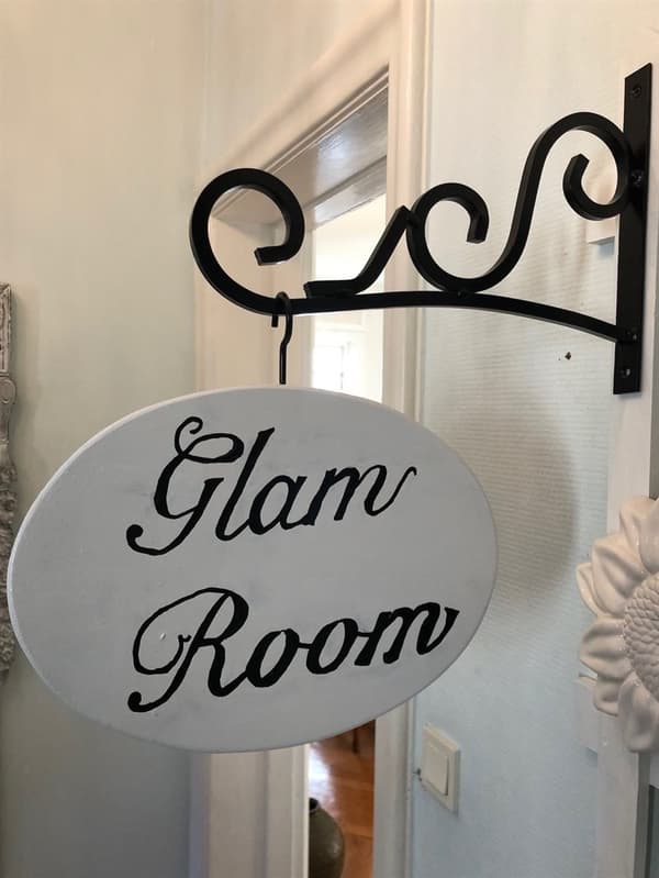 Skilt GLAM Room