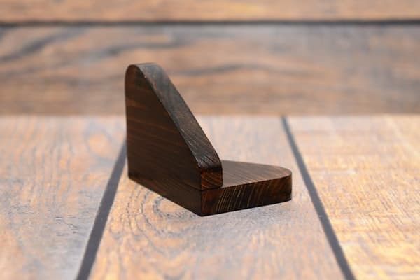 Border Terrier - träljusstake med hund, värmeljusställ, hundminnesmärke av Art-Dog