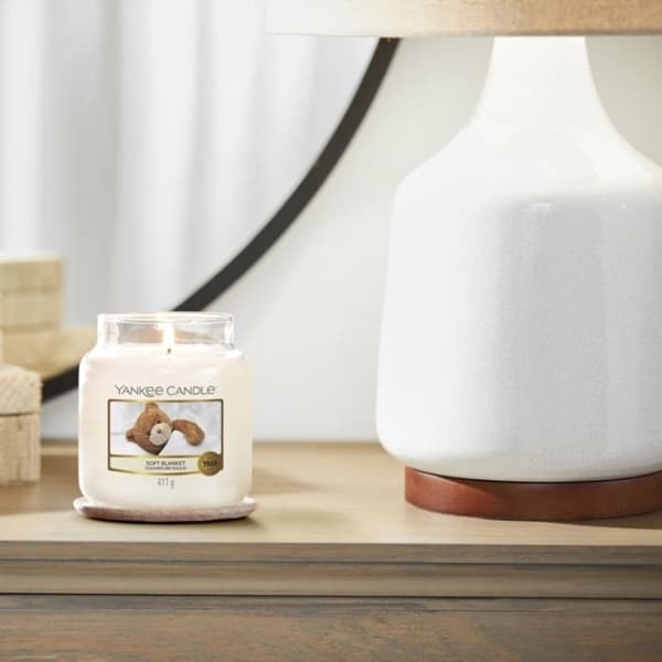 Signaturljus Couverture Douce mellanmodell - Yankee Candle