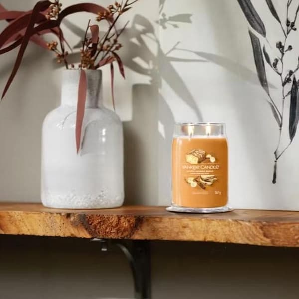 Bougie - Yankee Candle - Bananabröd med kryddor - Brun - 567 g - Inomhus