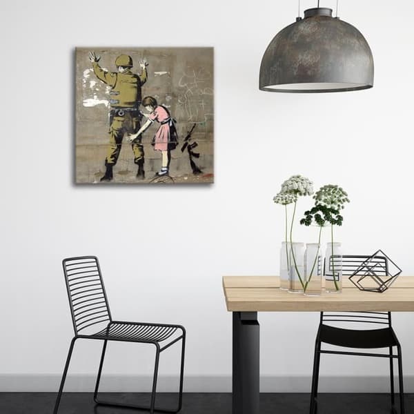 Legendarte - Målning, tryck på duk - Ung flicka och en soldat, Banksy cm. 90x90