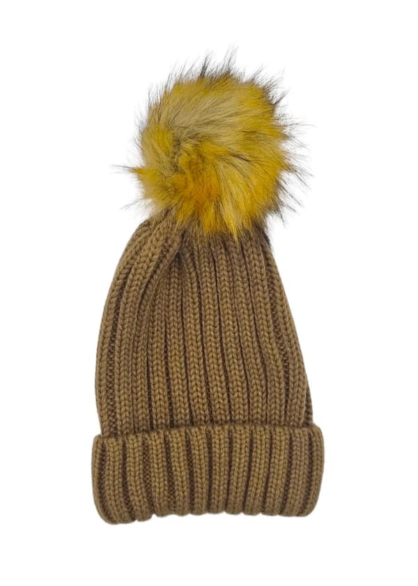 Brun hat med pelskugle