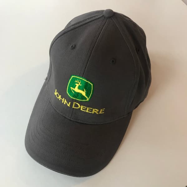Grå JOHN DEERE flexkeps med hel bak.